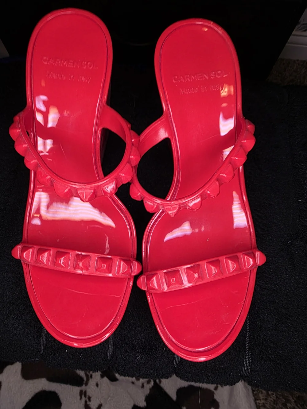 Carmen Sol bright red